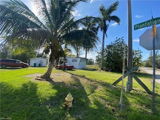 105 Cardinal Ct, Everglades City, FL 34139