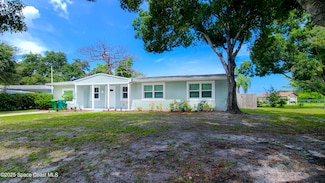 827 Glenmore Cir, Melbourne, FL 32901
