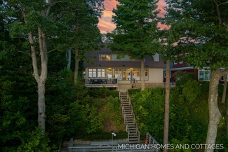 3469 N Lakeshore Dr, Holland, MI 49424