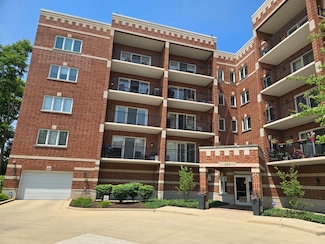 455 W Front St Unit 307, Wheaton, IL 60187
