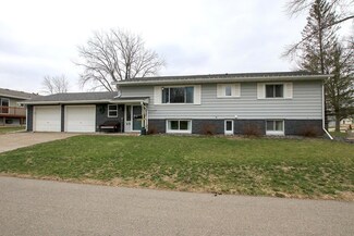 45 Northwoods Ave NE, Hutchinson, MN 55350