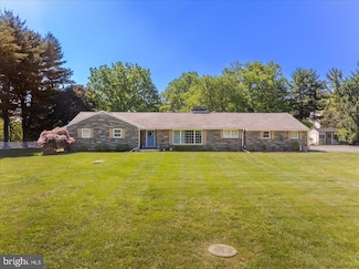 698 Featherbed Ln, Garnet Valley, PA 19060