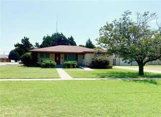916 N Pennsylvania Ave, Mangum, OK 73554