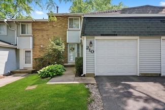 210 Diane Ln, Bolingbrook, IL 60440