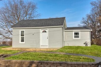 14 E Broadway St, Colfax, IA 50054