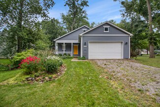 7810 Shady Ln, Whitmore Lake, MI 48189