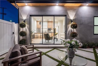 18852 Collins St, Los Angeles, CA 91356