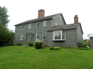 15 Meadow Rd, Winterport, ME 04496