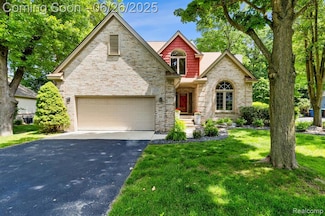 5520 Huron Hills Dr, Commerce Township, MI 48382