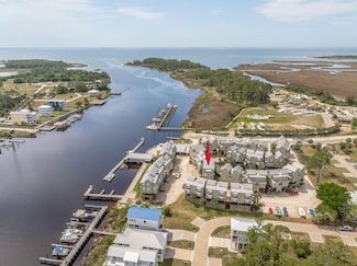377 Pirates Landing Dr, Carrabelle, FL 32322