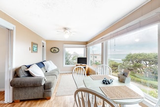 4239 SE Highway 101 Unit 11, Lincoln City, OR 97367