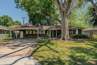 5040 Woodlawn Dr, Groves, TX 77619