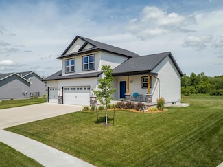 4432 Charm Dr, Waterloo, IA 50701