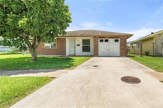 3289 Continental Dr, Kenner, LA 70065
