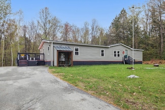 127 Peasley Rd, Henniker, NH 03242