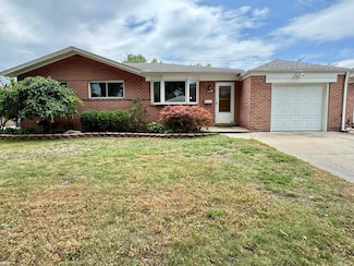 22200 Stephens St, Saint Clair Shores, MI 48080