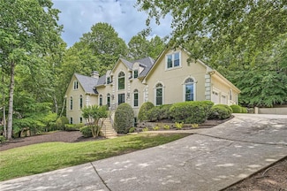 5940 Plantation Dr, Roswell, GA 30075