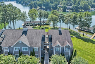 305 S Pointe Shore Dr Unit 204, Moneta, VA 24121