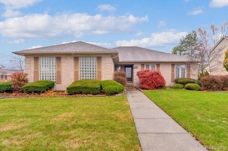 43939 Manitou Dr, Clinton Township, MI 48038