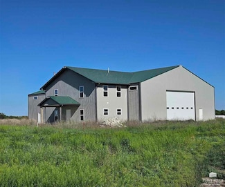 946 Trail Rd, Herington, KS 67449