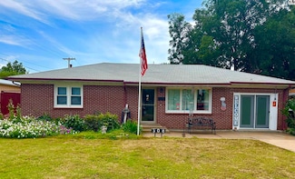 508 E Lyon St, Lyons, KS 67554