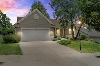 1027 Fieldridge Ct, Waukesha, WI 53188