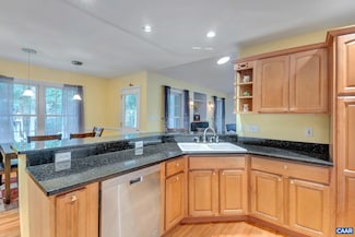 8 Adrian Ct, Palmyra, VA 22963