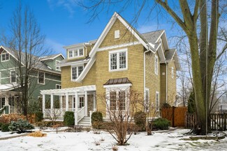211 9th St, Wilmette, IL 60091