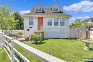 18 Tromp St, Clifton, NJ 07011