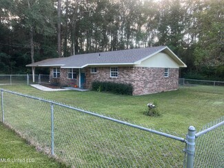 9709 Cedarcliff Dr E, Moss Point, MS 39562