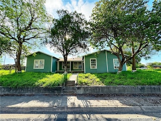 1302 E Richard Ave, Kingsville, TX 78363