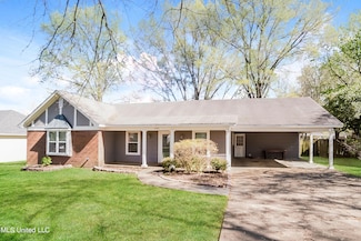 6685 Blackthorn Dr, Walls, MS 38680