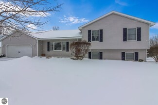 370 Farmstead Ln, Traverse City, MI 49685