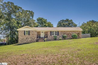 302 Blakely Ave, Laurens, SC 29360