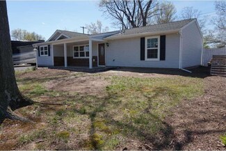 11 Old Spruce Ln, Levittown, PA 19055