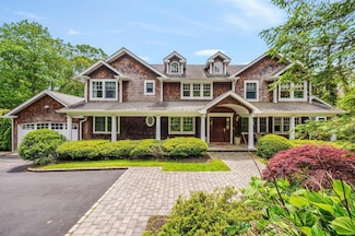 139 Laurel Ln, Syosset, NY 11791