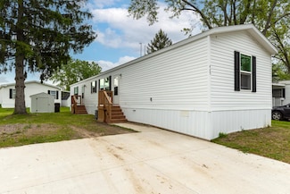 425 Crestwood Dr, Dimondale, MI 48821