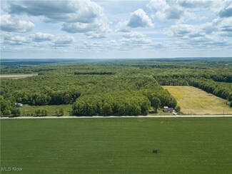 5174 Us Highway 6, Roaming Shores, OH 44085