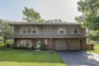 9207 Larsen Dr, Overland Park, KS 66214