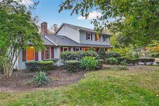 1 Elizabeth Ann Dr, Johnston, RI 02919