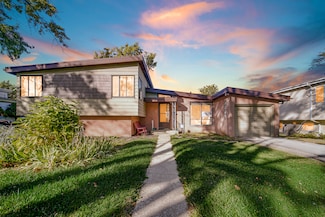 714 W Pleasant St, Villa Park, IL 60181