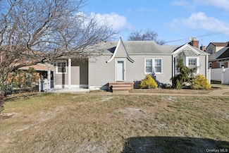 45 Ella St, Valley Stream, NY 11580