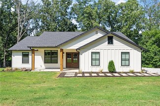 342 Dancer Rd, Rogers, AR 72756