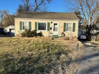 10657 Saint Veronica Ct, Saint Ann, MO 63074