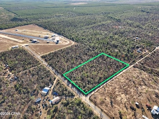000 NW Apachee Rd, Fountain, FL 32438