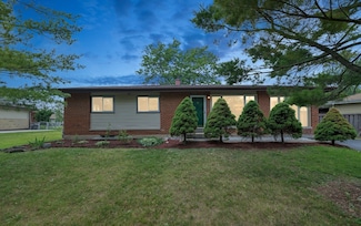 320 Pleasant St, Hoffman Estates, IL 60169
