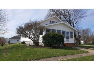 501 2nd St E, Newhall, IA 52315