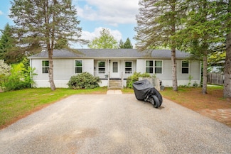 102 Cheryl Ln, Oxford, ME 04270