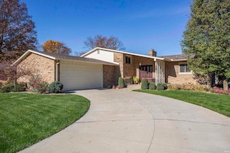 1615 Georgian Dr, South Bend, IN 46614