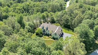 30 Squier Dr, North Hampton, NH 03862